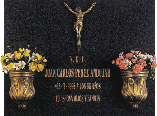 Lápida con apliques