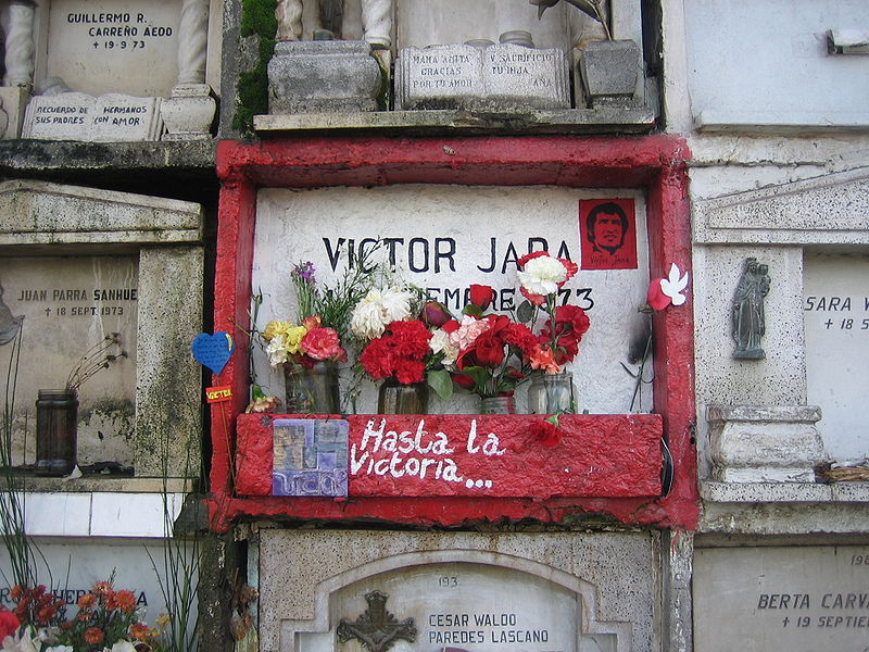 Tumba nicho de Víctor Jara Tumba de Víctor Jara en el Cementerio de Santiago