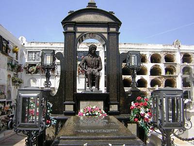 Tumba de Camarón Tumba de Camarón de la Isla en San Fernando (Cádiz)